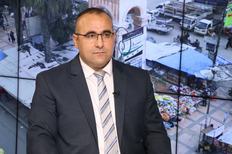 عمر رحمون يكوّع ويراهن بـ5 كيلو ذهب مقابل سقوط الشرع قبل 2026 ويتنبأ بزلزال: اقفزوا من المركب الآن!
