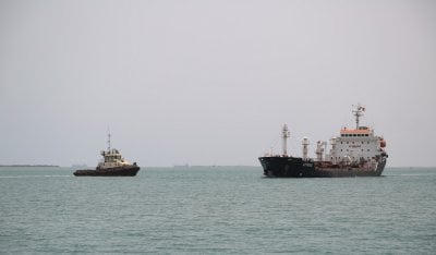 حادثة بحرية خطيرة قبالة السواحل السعودية… سفينة تنجو من صاروخ مجهول
