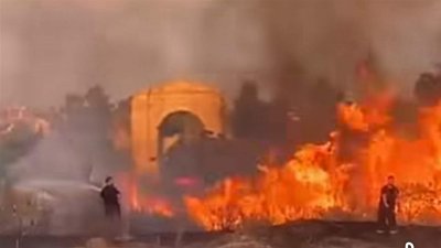 حريق يهدّد موقع البص الأثري في صور… الدفاع المدني في سباق مع الوقت