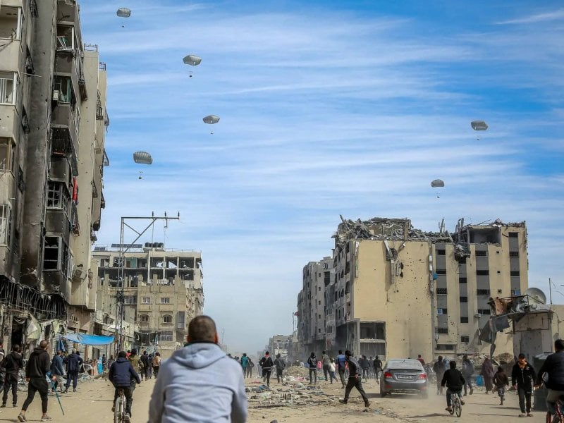 إسرائيل تستعد لوقف إنزال المساعدات... والسبب السيطرة على غزة