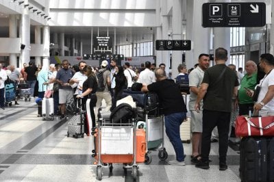 آب الذروة... حركة قياسية في مطار بيروت 