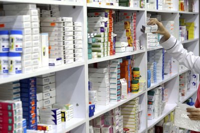 جدل الأدوية مستمر... ومستورِدو الأدوية يدعون إلى الشفافية والمساءلة
