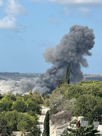 بالصور والفيديو: غارة اسرائيلية تستهدف اطراف بلدة الزرارية جنوبًا