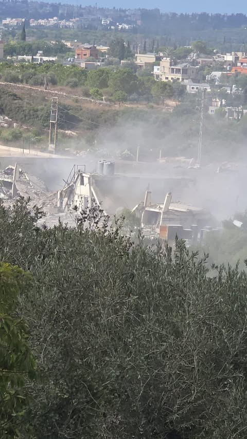 منعًا لاعادة اعماره... الجيش الاسرائيلي يستهدف موقعًا للحزب
