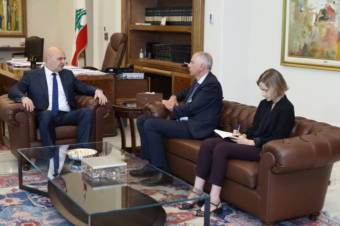 عون بحث مع السفير الفرنسي أوضاع لبنان وملف اليونيفيل عون بحث مع السفير الفرنسي أوضاع لبنان وملف اليونيفيل