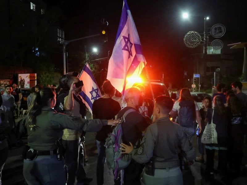 القدس تلتهب... احتجاجات تتحول إلى لهب أمام منزل نتنياهو