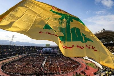 قيادي كبير يجول ويشرح
