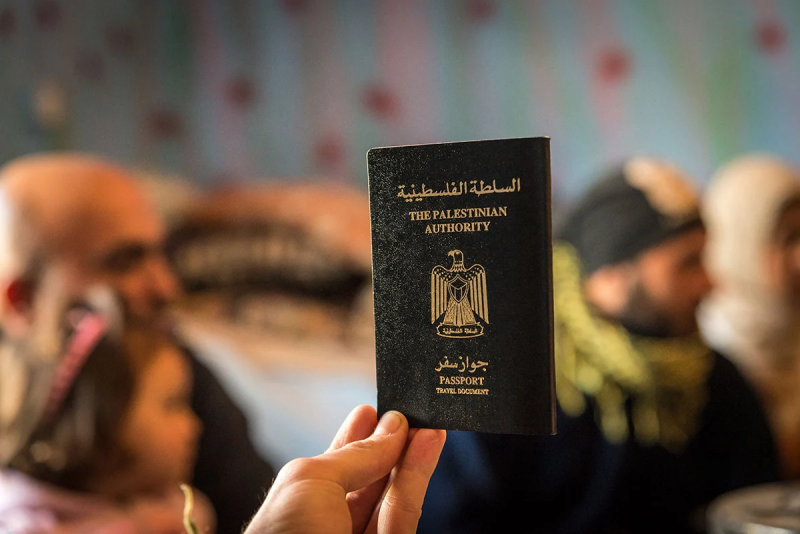 قرار أميركي مفاجئ... تجميد التأشيرات للفلسطينيين