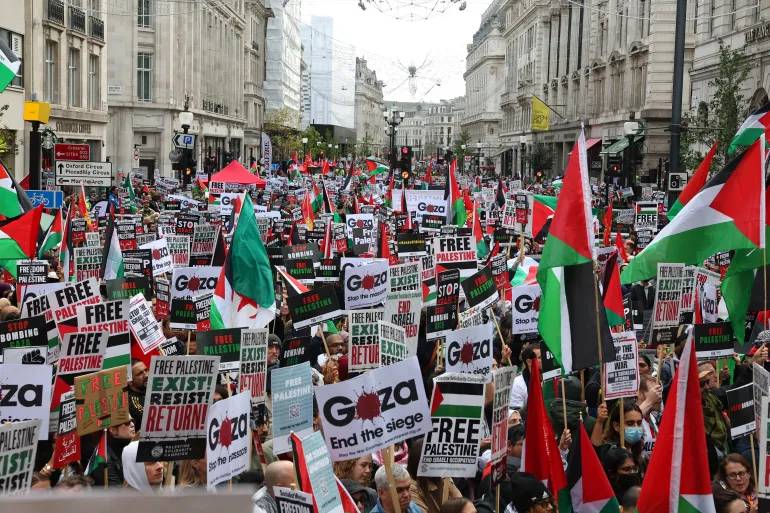 لندن تشتعل تضامناً مع فلسطين... 900 معتقل في يوم واحد