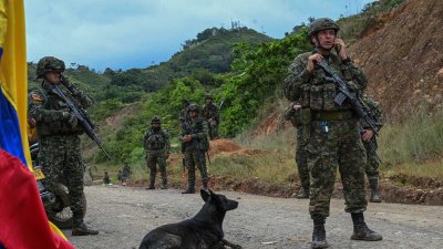 اختطاف جماعي يهز الجيش الكولومبي.. أكثر من 70 جندياً رهائن في كاوكا