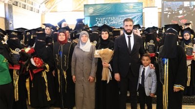 الشرع يحضر تخرج زوجته في جامعة إدلب (فيديو)