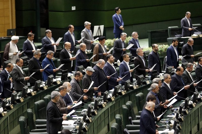 إيران على مفترق طرق... جلسة حاسمة قد تفتح باب الانسحاب من معاهدة النووي