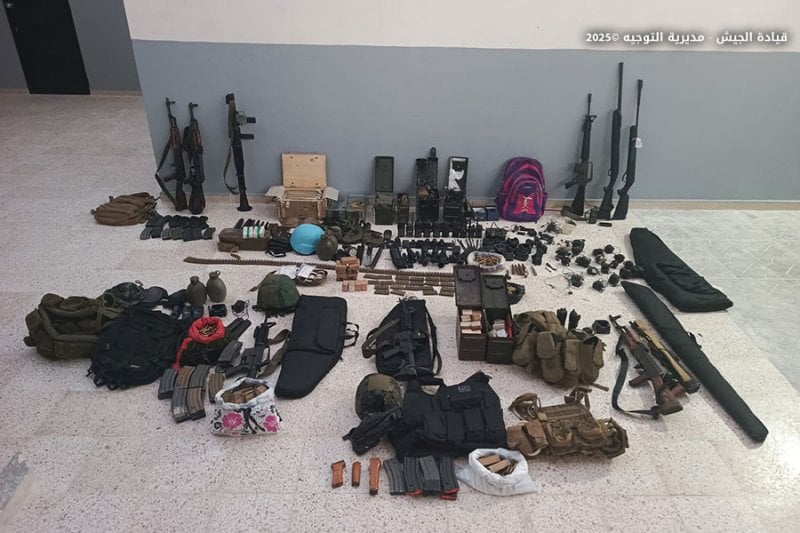 مداهمات في النبطية والصفير… "الجيش" يوقف متورطين بالاتجار بالسلاح والتزوير (صور)