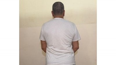 من منزل صديقه... 
