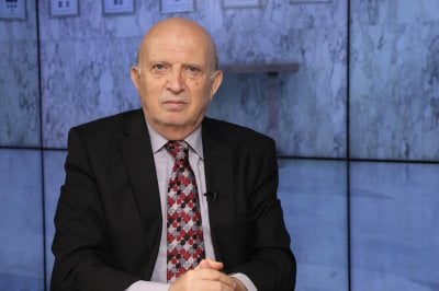 أمير سعودي يترأس مجلس وزراء لبنان على الواتساب: وسيم بزي يفجر 