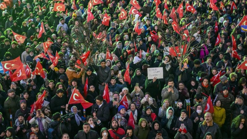 إسطنبول تشتعل.. الشرطة التركية تواجه المعارضة بالغاز والاعتقالات