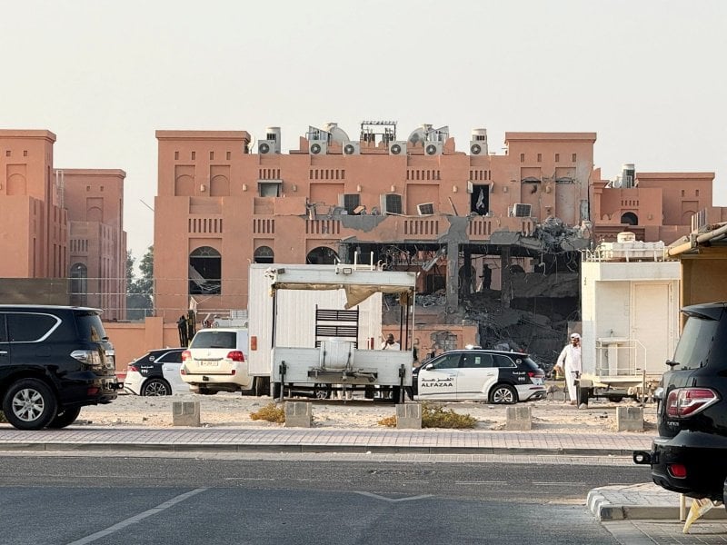 "قمة النار" بعدسة كاميرا مراقبة.. مشهد القصف يهزّ الدوحة (فيديو)