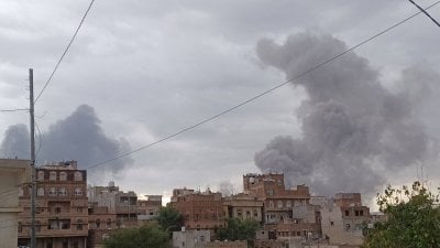 انفجارات تهزّ صنعاء... غارات إسرائيلية تستهدف مواقع للحوثيين (فيديو)