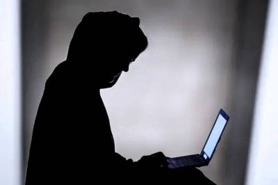 ابتزاز وتهديد… رجل ستيني يستهدف 