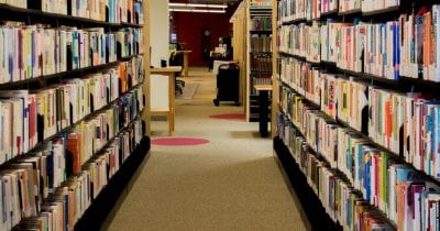 الكتب المدرسية تجارة تتربّح منها المدارس الخاصة دون رقيب!
