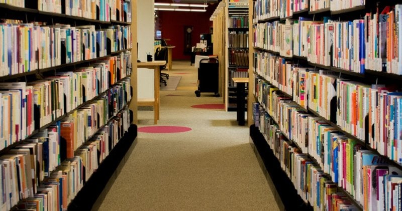الكتب المدرسية تجارة تتربّح منها المدارس الخاصة دون رقيب!