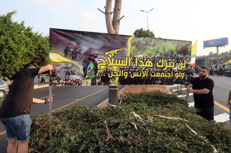 لبنان في سوق المقايضات... وسلاح حزب الله "الجائزة المنتظرة"