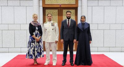 زوجة الشرع تثير تفاعلا بظهورها في استقبال قائد عسكري أميركي