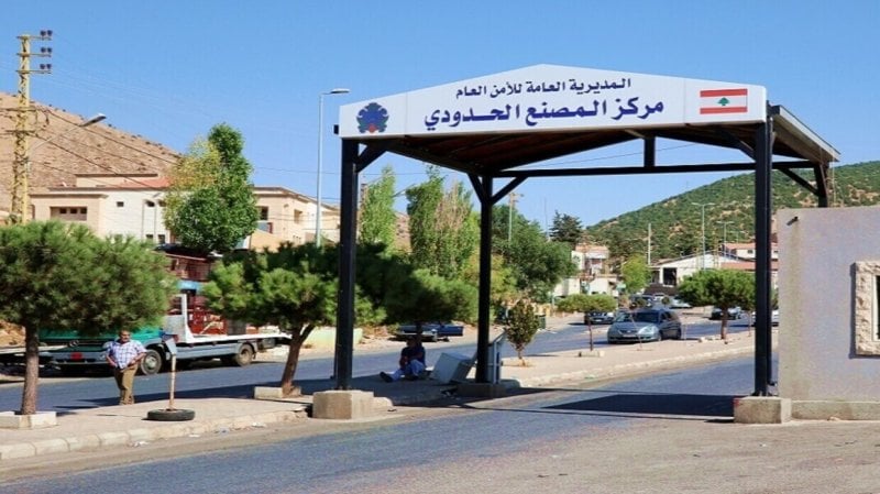 حركة نشطة لعودة النازحين عبر معبر المصنع إلى سوريا