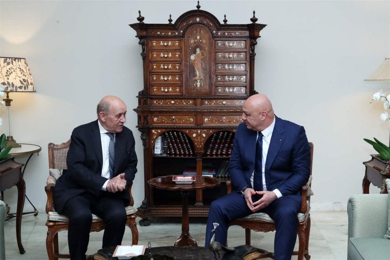 لودريان بين بعبدا وعين التينة: طرح عقد مؤتمري دعم... هل ربط الإعمار بسحب السلاح؟