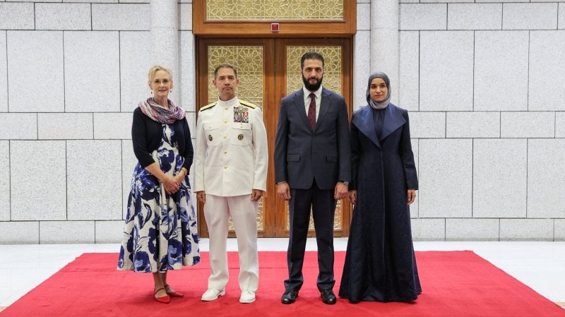 الشرع يستقبل باراك وكوبر في دمشق
