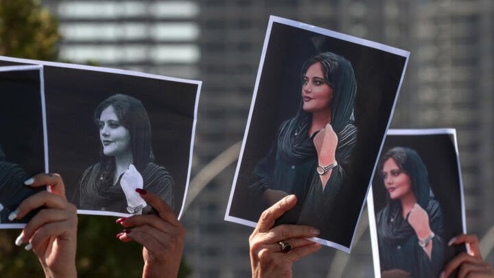 إيران بعد خصلة شعر أميني... مجتمع يتغيّر ونظام يتمسّك بالقبضة!  
