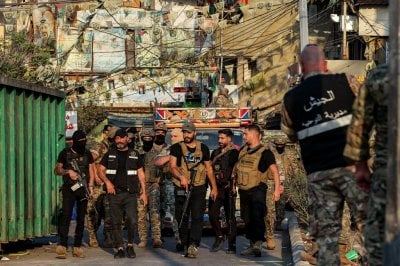 السلاح الفلسطيني بين الحصر والتفكيك: أين أصبح التفاوض مع “حماس” و”الجهاد”؟
