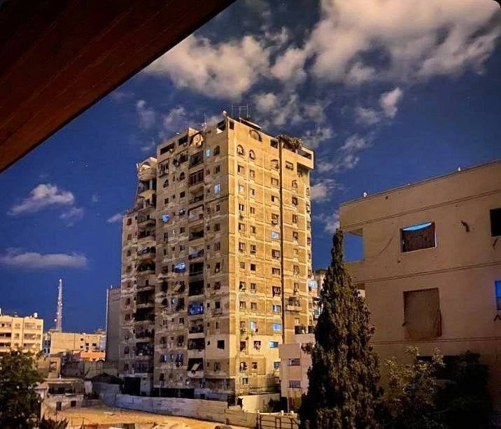 تهجير العائلات... إسرائيل تدمر "برج الجندي المجهول" في غزة (فيديو)