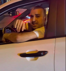 فيديو صادم من إسطنبول: سائق تاكسي يرشّ غاز الفلفل بوجه امرأة!