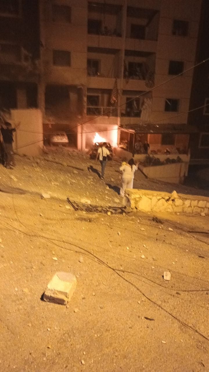 بالصور: غارة إسرائيلية تستهدف شقة في النبطية