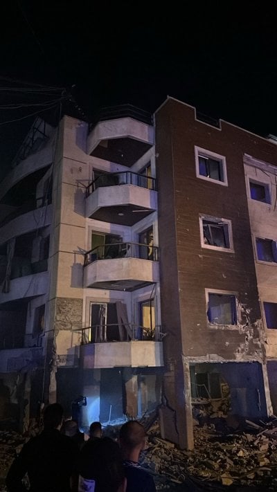 إسرائيل تزعم استهداف مقر قيادة لحزب الله في النبطية (فيديو)