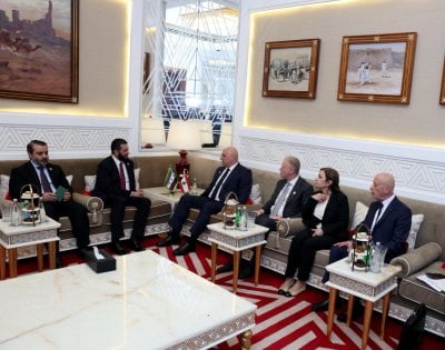 عون يلتقي الشرع وعباس: بحث ملفات الحدود والموقوفين والسلاح الفلسطيني