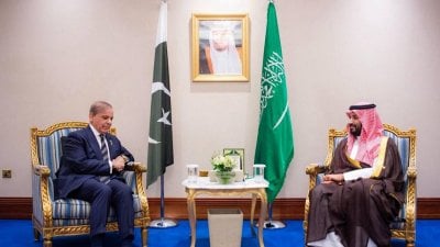 السعودية وباكستان توقعان اتفاقية دفاع استراتيجي مشترك