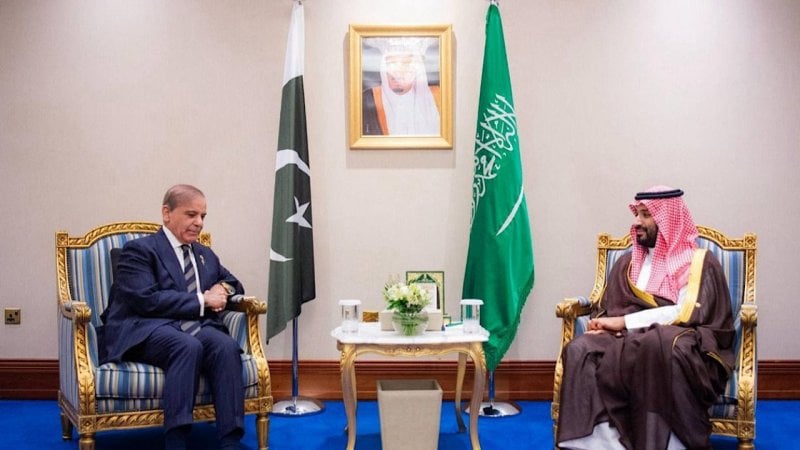 السعودية وباكستان توقعان اتفاقية دفاع استراتيجي مشترك