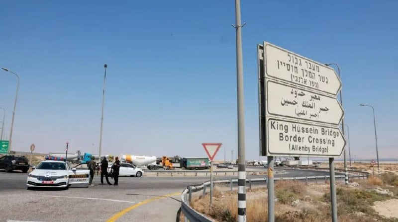 بالفيديو: مقتل شخصين جراء إطلاق نار عند جسر الملك حسين في الأردن