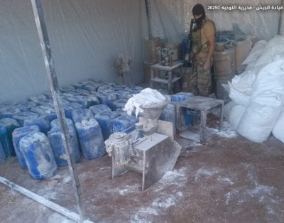 أكبر ضبطية داخل لبنان… الجيش يداهم منشأة لتصنيع الكبتاغون في بوداي (صور)