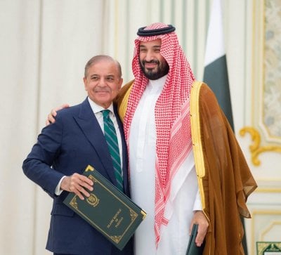 اتفاق سعودي – باكستاني يهز الإقليم: رسالة ردع لواشنطن وتل أبيب!