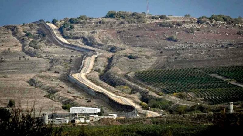 مأساة على طريق جبل الأربعين... وفاة فتى وإصابة 3 أطفال مأساة على طريق جبل الأربعين... وفاة فتى وإصابة 3 أطفال