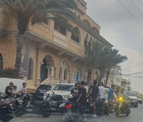 بالصور: اهالي قرى جنوبية يعترضون دوريات لليونيفل
