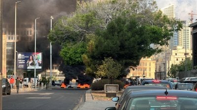 احتجاجات وإشعال دواليب وسط بيروت... العسكريون المتقاعدون يتظاهرون (فيديو)