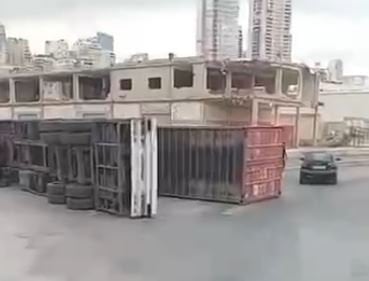 بالفيديو: حادث خطير في مرفأ بيروت... سلامة العمّال مهددة!
