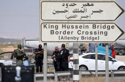 حدث أمني عند معبر الكرامة... الأردن يتابع وإسرائيل تعلن مقتل شخصين