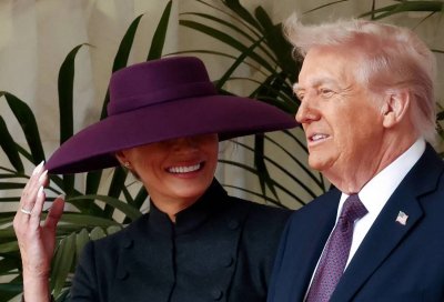 إطلالات متناقضة... وقبعة ميلانيا ترامب تثير الجدل  