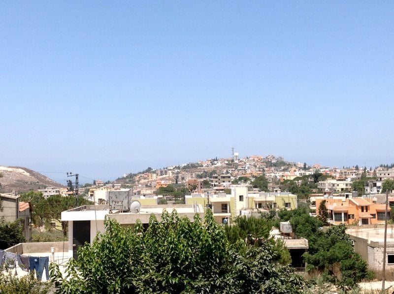 بلدة جنوبية تحت رحمة سجين فارّ… يتجوّل خلسةً ويختفي والأهالي يصرخون رعباً!
