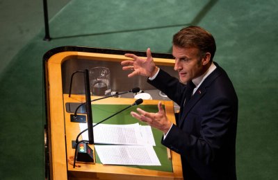 ماكرون يستحضر صوت درويش في لحظة الاعتراف بفلسطين